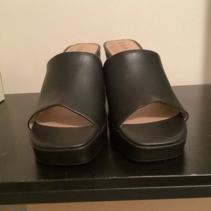 Esprit size 9 black leather Sandals